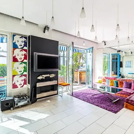 Moderne En Bord De A 60 M² Parking Prive 니스