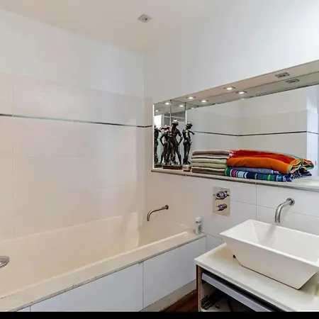 Moderne En Bord De A 60 M² Parking Prive *